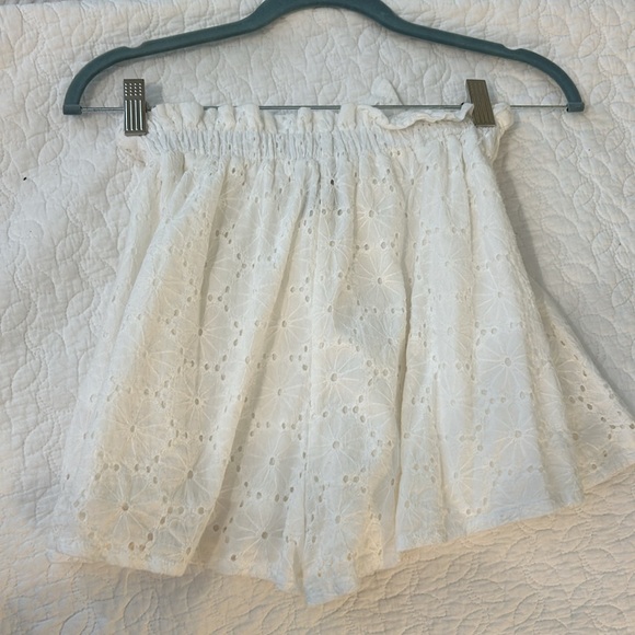 MINKPINK Revolve White Eyelet Shorts Small - Picture 5 of 10